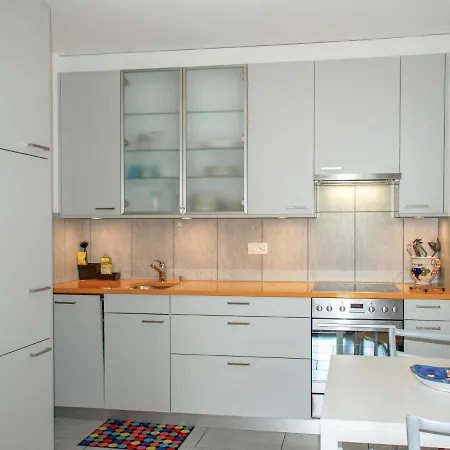 Ghetto By Interhome * לוזון